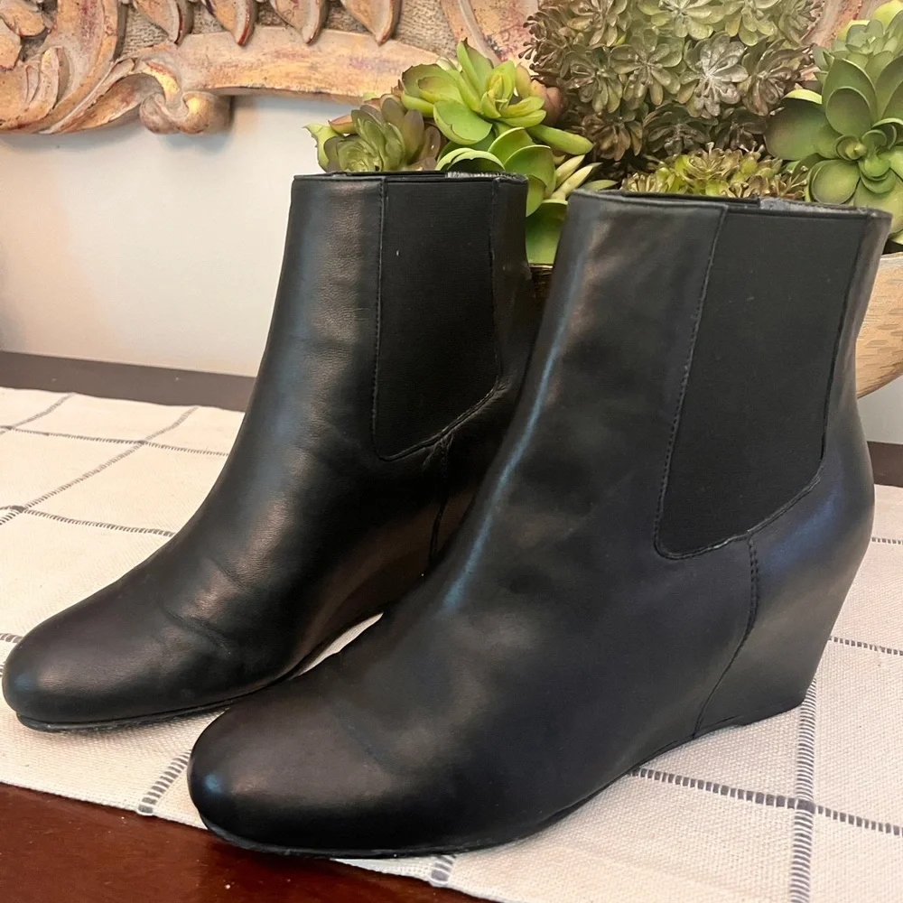 Stuart Weitzman Black Leather Ankle Wedge Boots Ladies 8.5M Winter Quality Brand